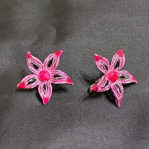 Vintage 60s Arthur Pepper Pink and black enamel metal flower clip-on Earrings